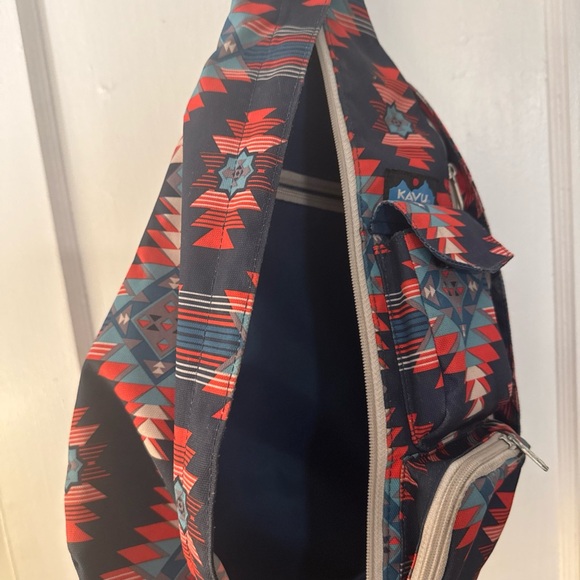 KAVU Rope Sling Bag - Southwestern Aztec Pattern Multi Color Large - Picture 3 of 4